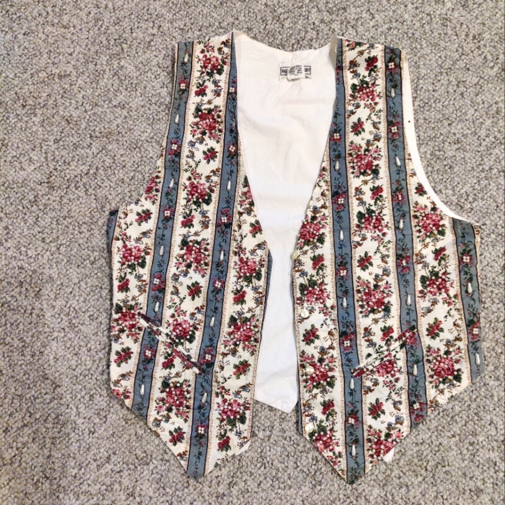 Vintage adorable floral vest with pearl embellishments . Women's size small.